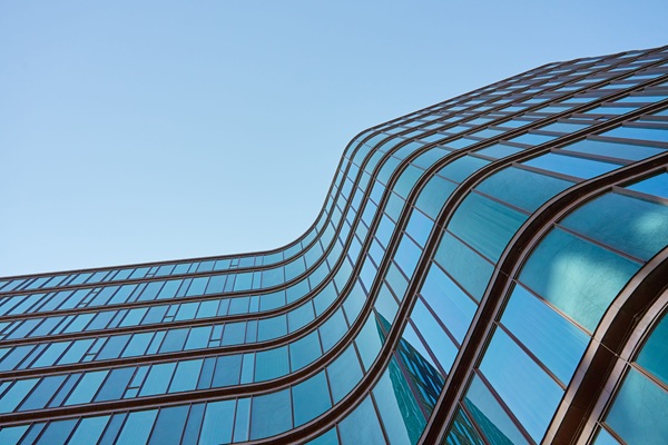 Sicherheitsglas: Offen bauen, wirksam schützen
